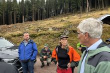 Gesprächsrunde mit Vertretern der TFW, Umweltministeriums und Forst im Wald